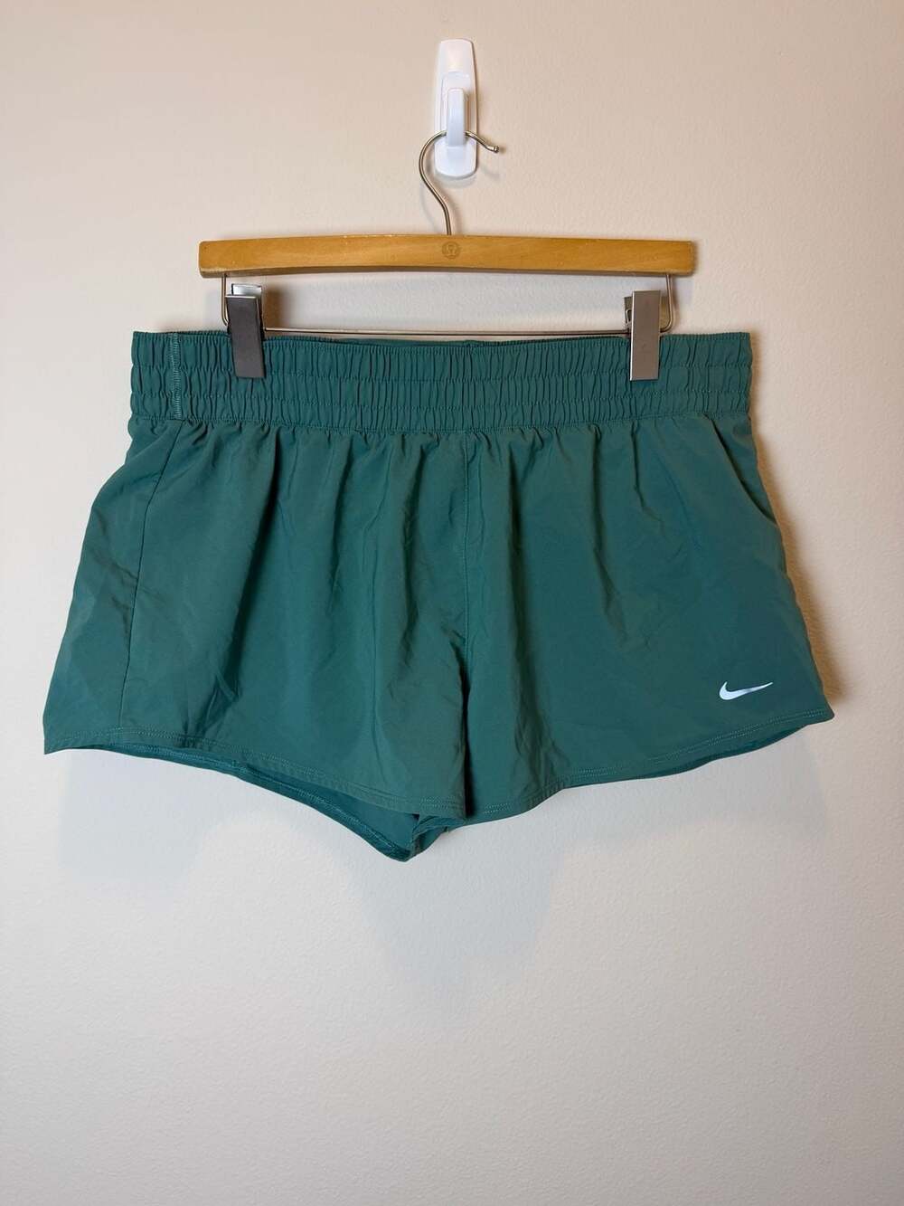 Nike Dri-FIT High-Waisted Woven Shorts Teal Green Size XL